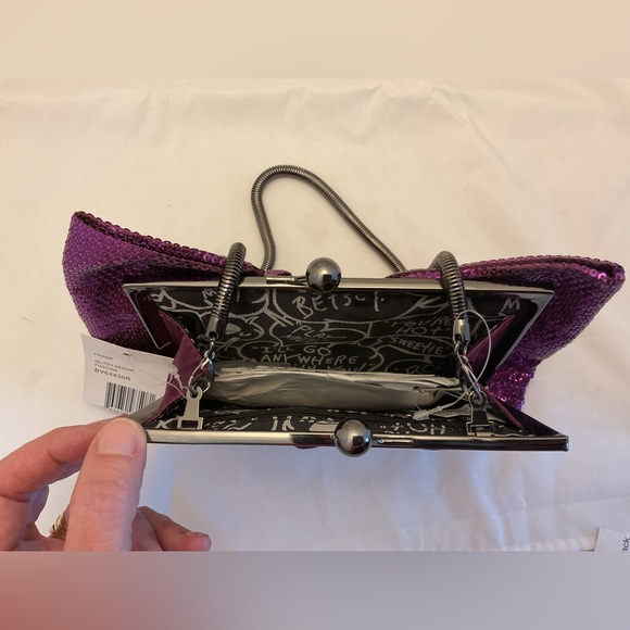NWT beautiful sequin Betsey Johnson clutch/purse - Picture 3 of 6